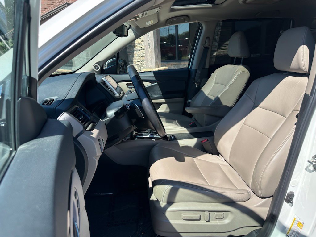 Used 2018 Honda Pilot Touring image 16