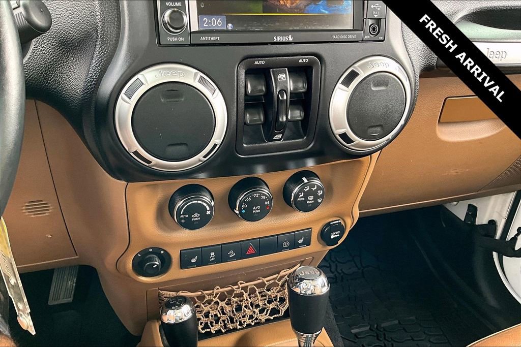 Used 2014 Jeep Wrangler Unlimited Rubicon image 14