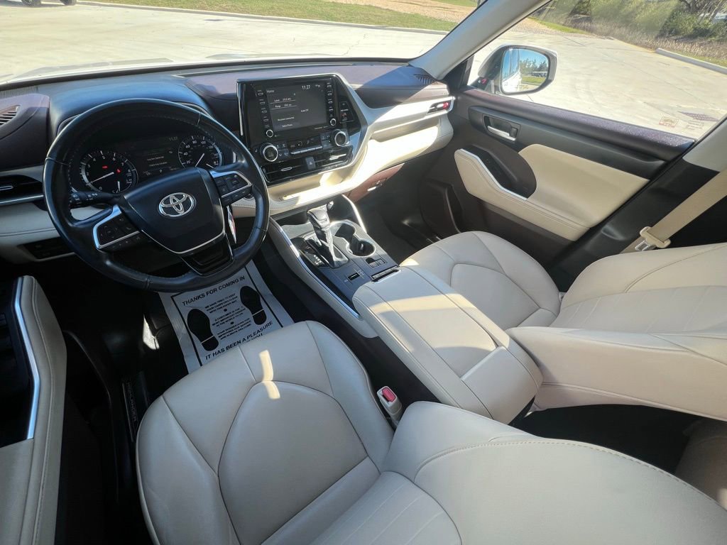 Used 2020 Toyota Highlander XLE image 11