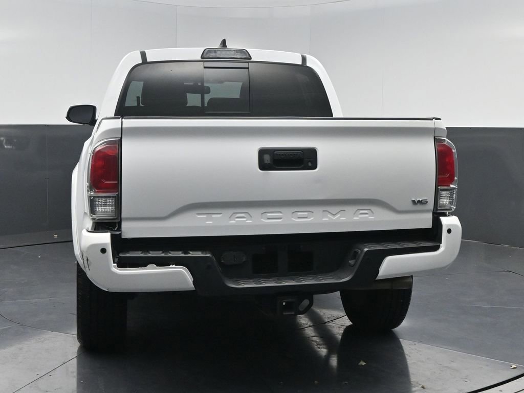 Used 2017 Toyota Tacoma Limited image 17