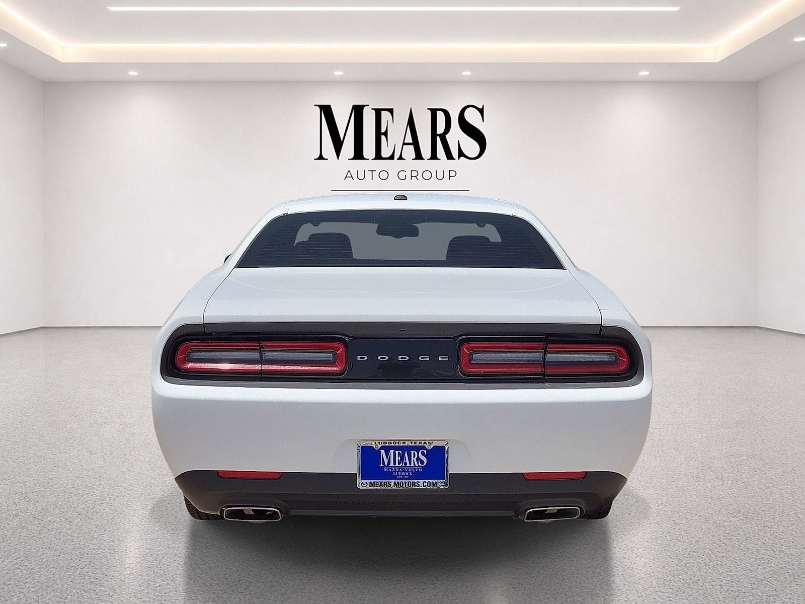 Used 2016 Dodge Challenger SXT RWD image 4