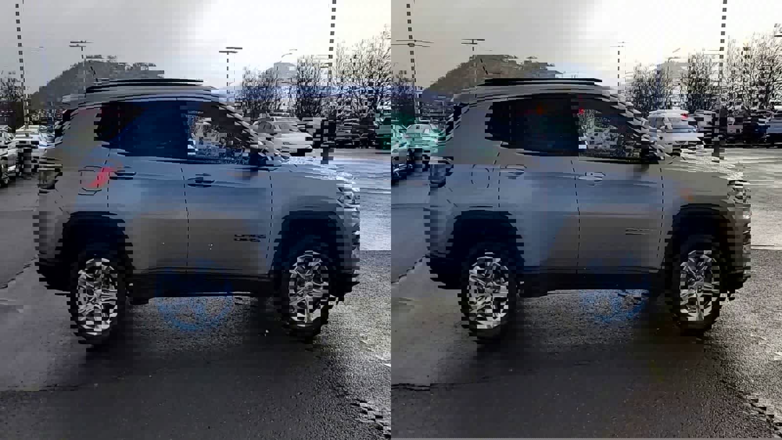 Certified 2023 Jeep Compass Latitude w/ Sun and Sound Group image 9