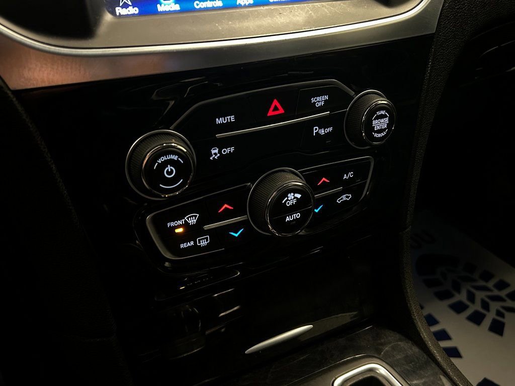 Used 2021 Chrysler 300 Touring L image 10