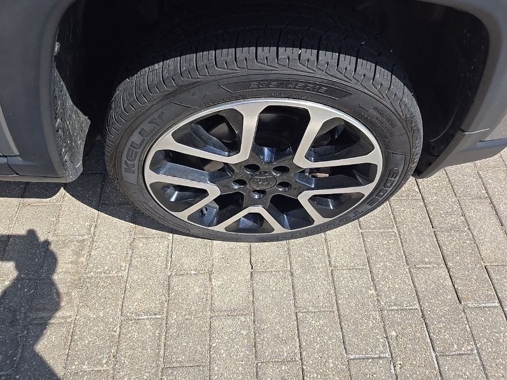 Used 2018 Jeep Compass Limited w/ Navigation Group image 11