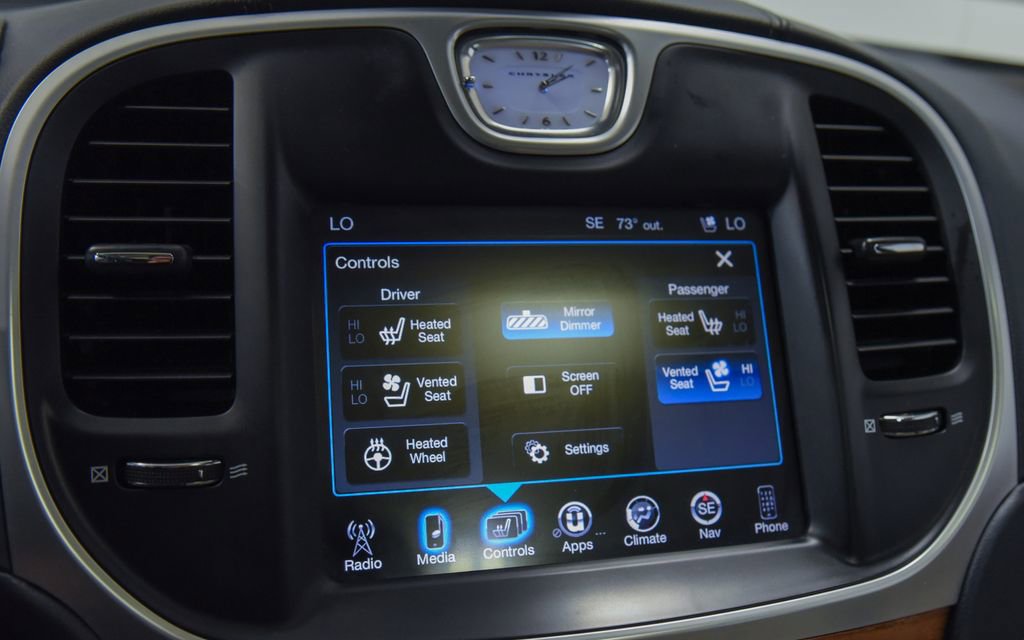 Used 2015 Chrysler 300 C Platinum w/ Harman/Kardon Audio Group AWD/4WD image 26