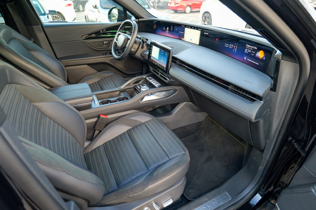 Used 2024 Lincoln Nautilus Reserve w/ Jet Appearance Package (87T) AWD/4WD image 34