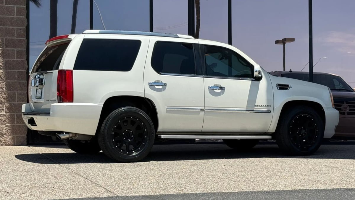 Used 2014 Cadillac Escalade Luxury AWD/4WD image 13