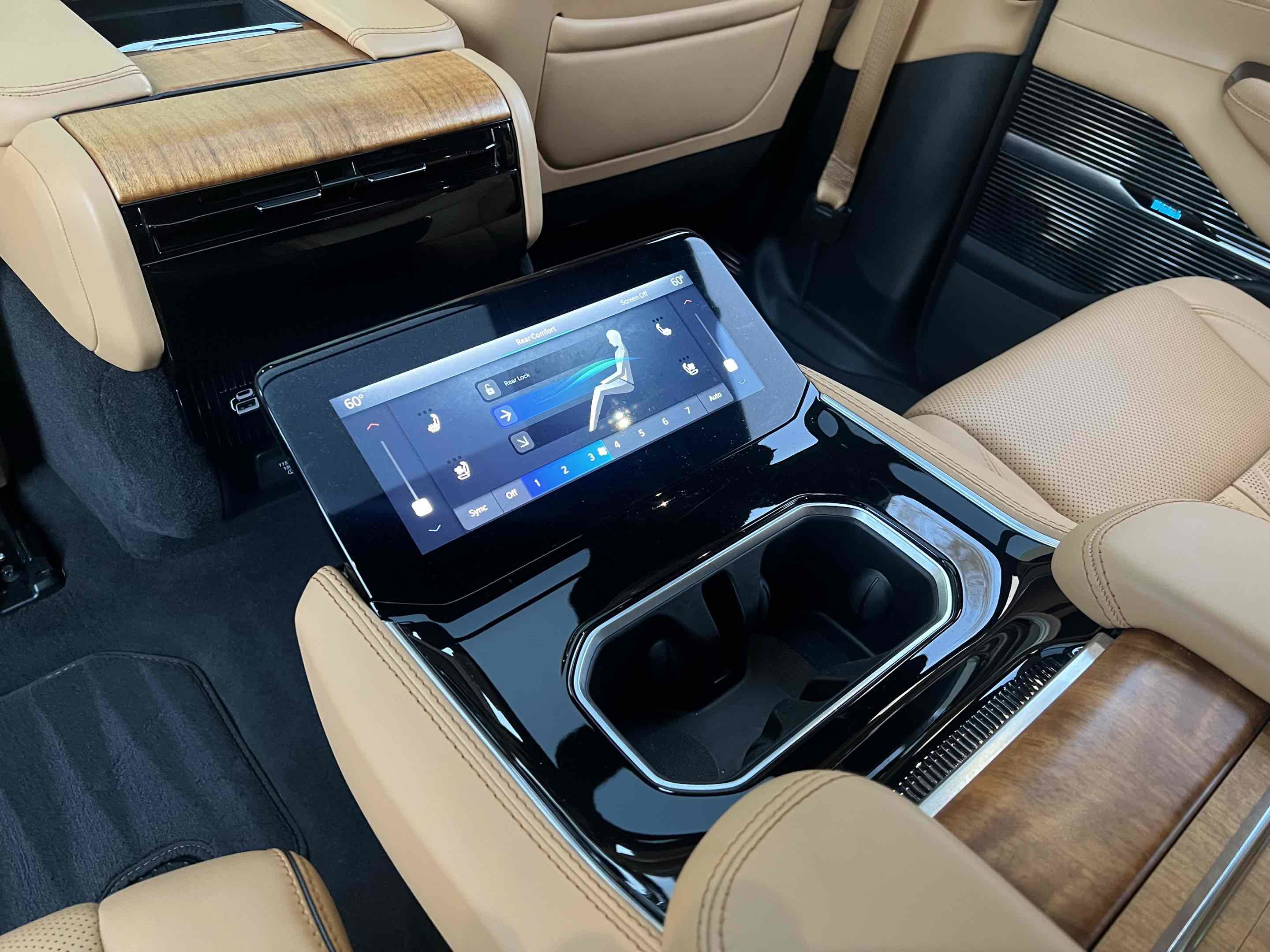 Used 2023 Jeep Grand Wagoneer L Series III image 28