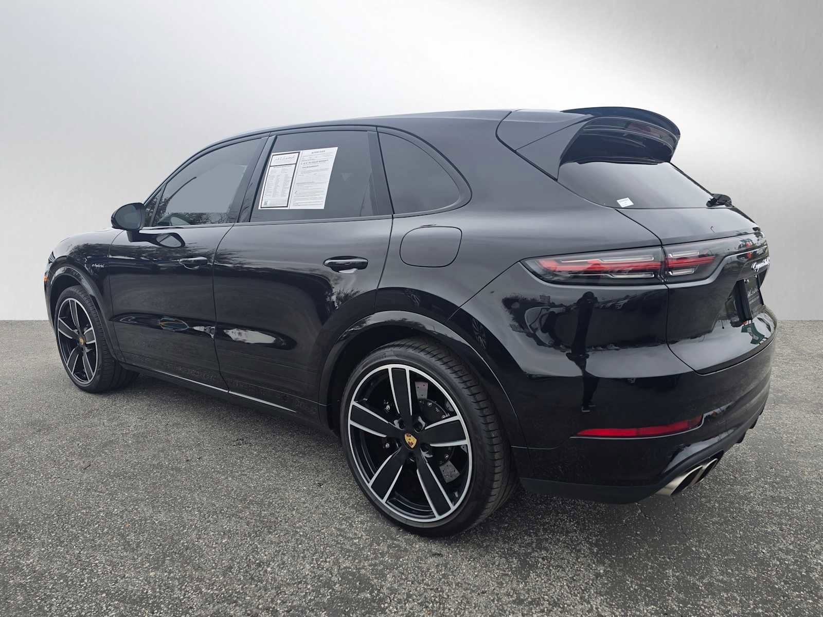 Used 2021 Porsche Cayenne Turbo S image 3