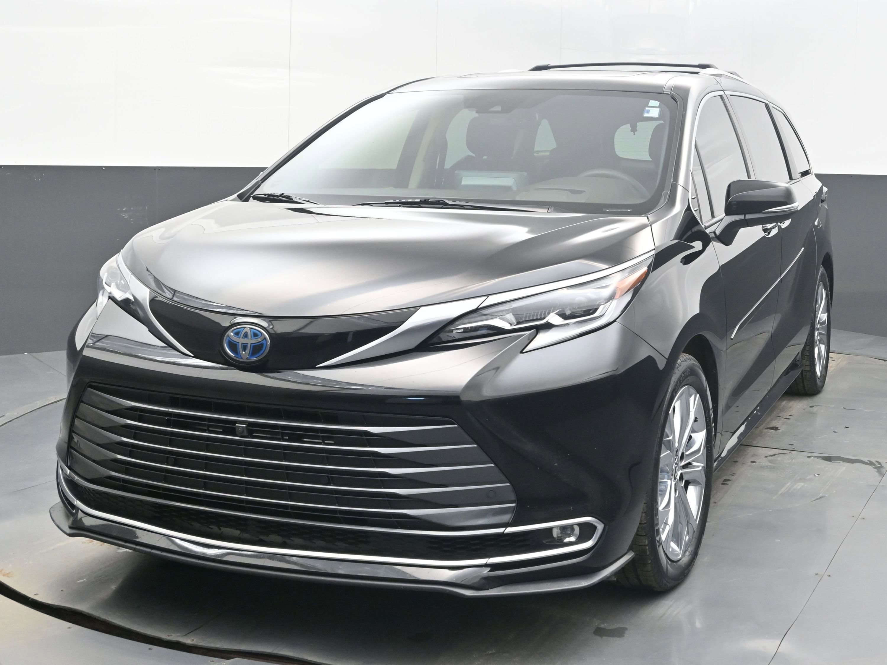 Used 2022 Toyota Sienna Platinum image 4