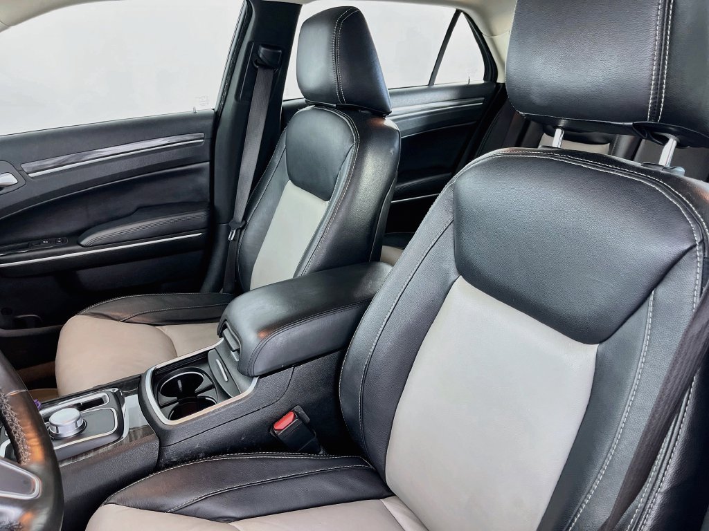 Used 2019 Chrysler 300 Touring w/ Sport Appearance Package RWD image 28