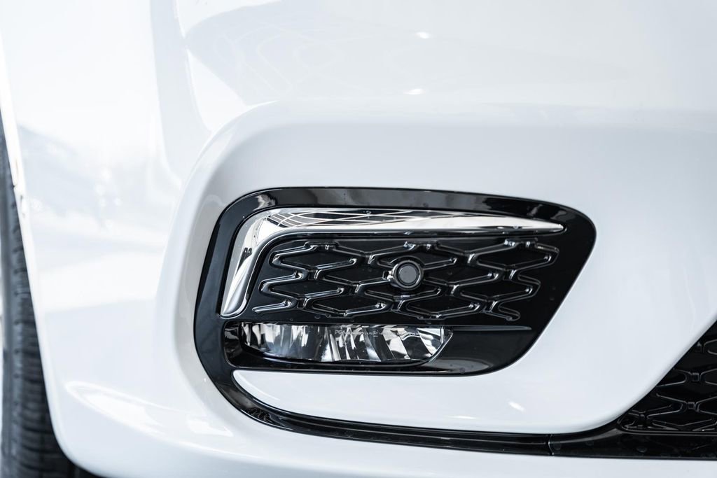 New 2026 Chrysler Pacifica Limited w/ Uconnect Theater Family Group image 13