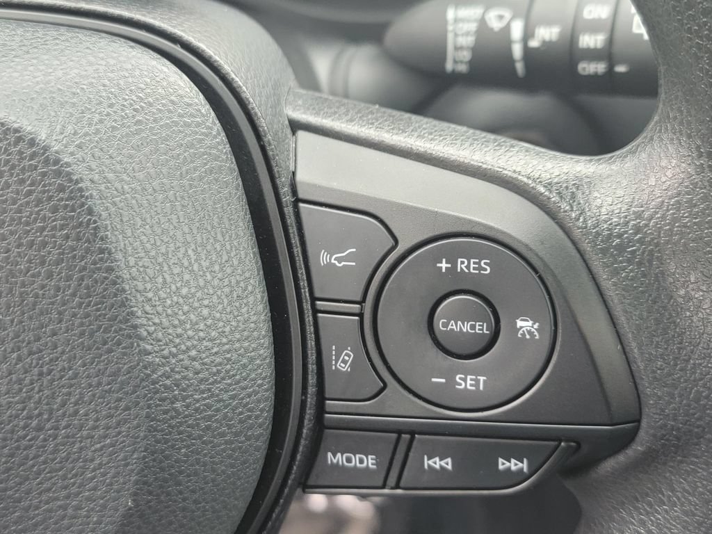 Used 2025 Toyota RAV4 XLE AWD/4WD image 21