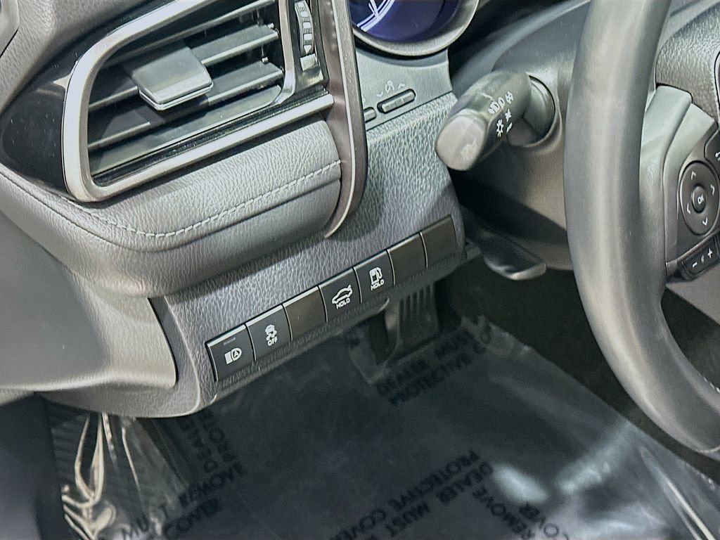 Used 2024 Toyota Camry SE image 10