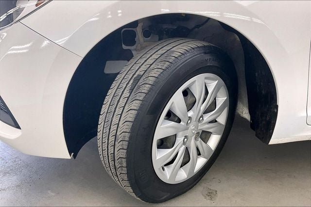 Certified 2022 Hyundai Accent SE FWD image 33