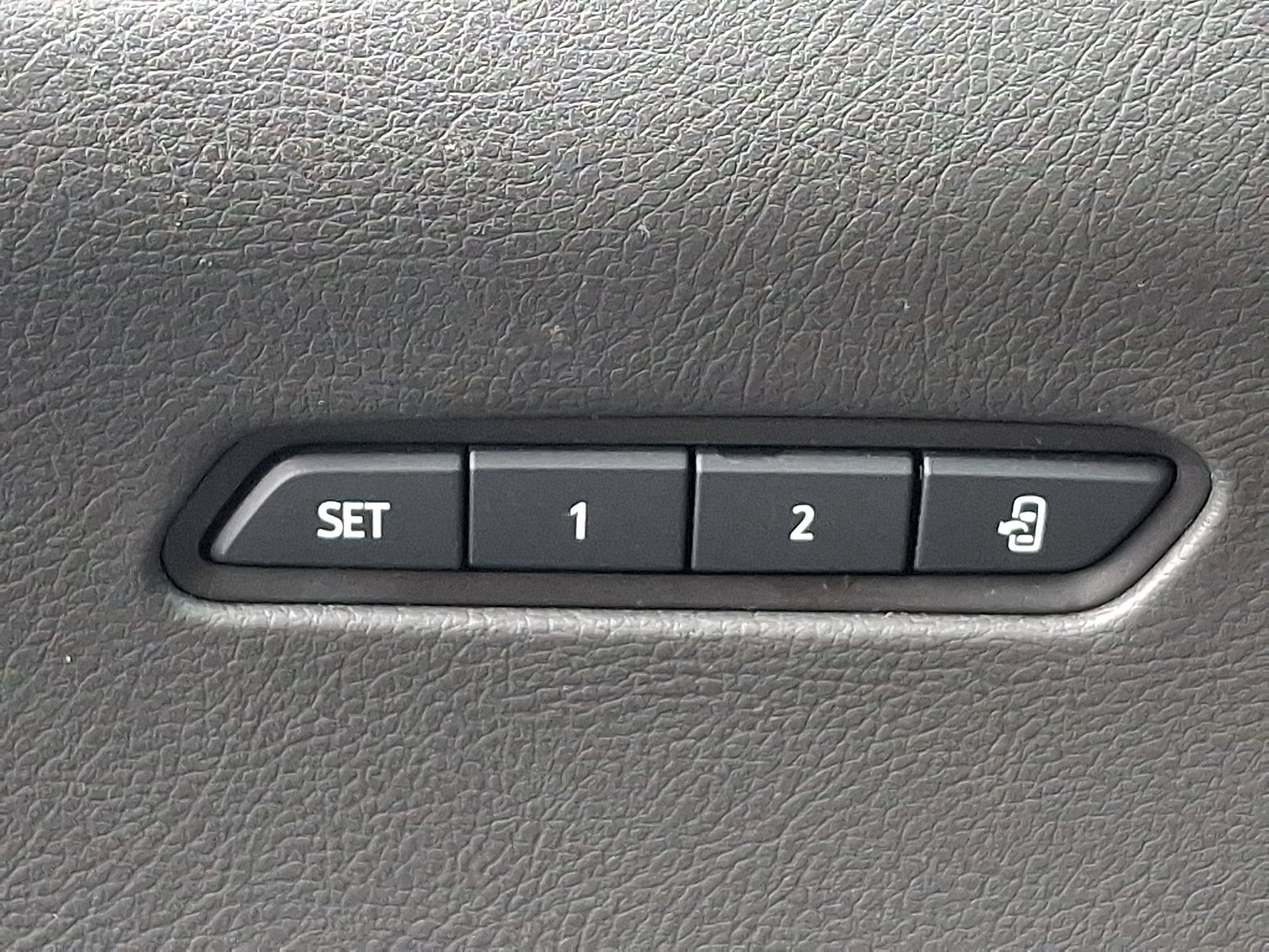 Used 2022 Cadillac XT6 Premium Luxury w/ LPO, Floor Liner Package AWD/4WD image 25