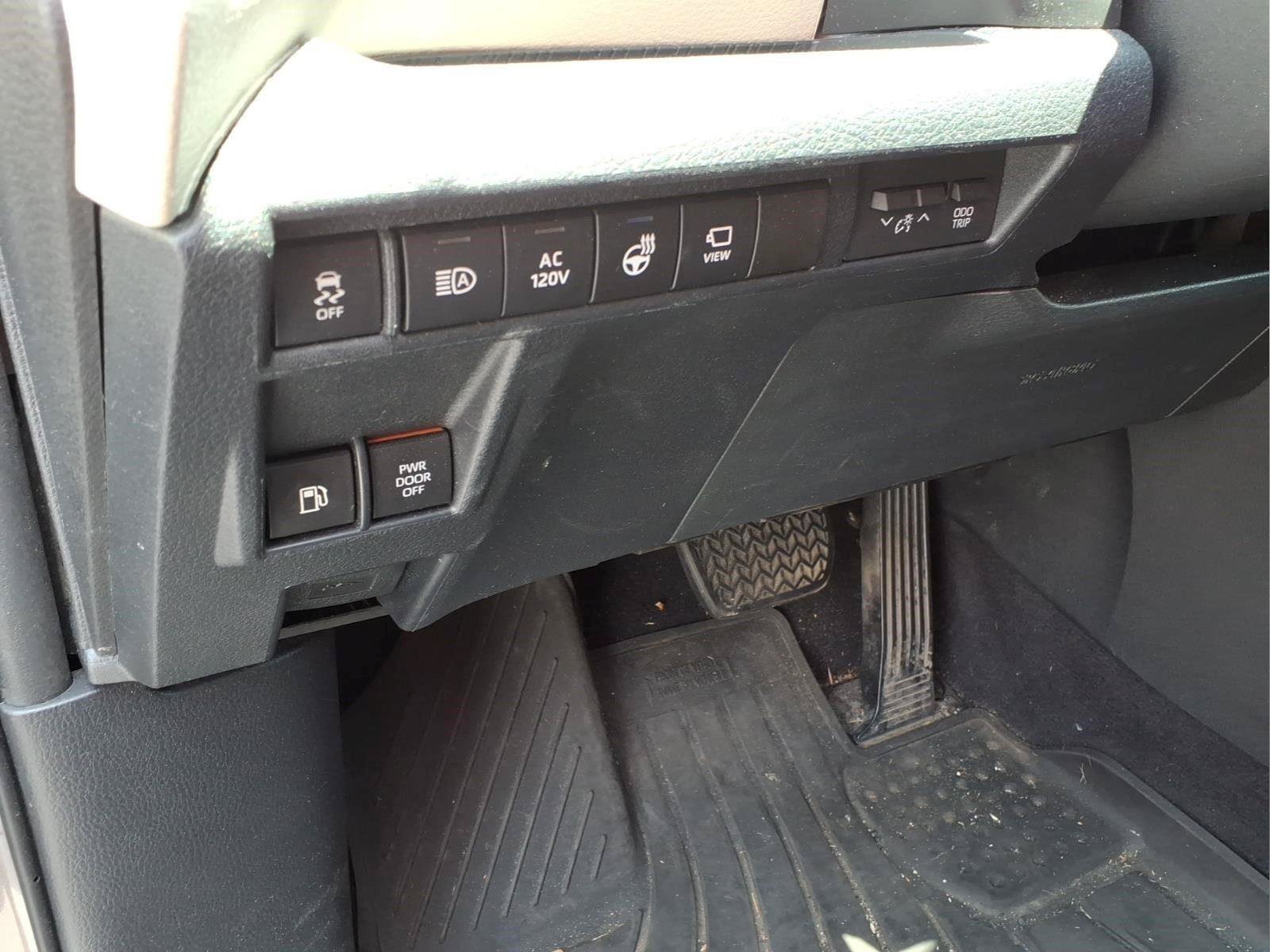 Used 2022 Toyota Sienna Platinum FWD image 25