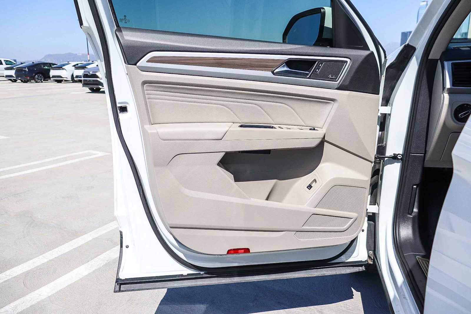 Used 2021 Volkswagen Atlas SEL Premium image 22