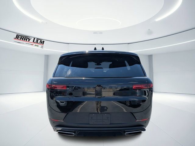 Used 2025 Land Rover Range Rover Sport SE image 4