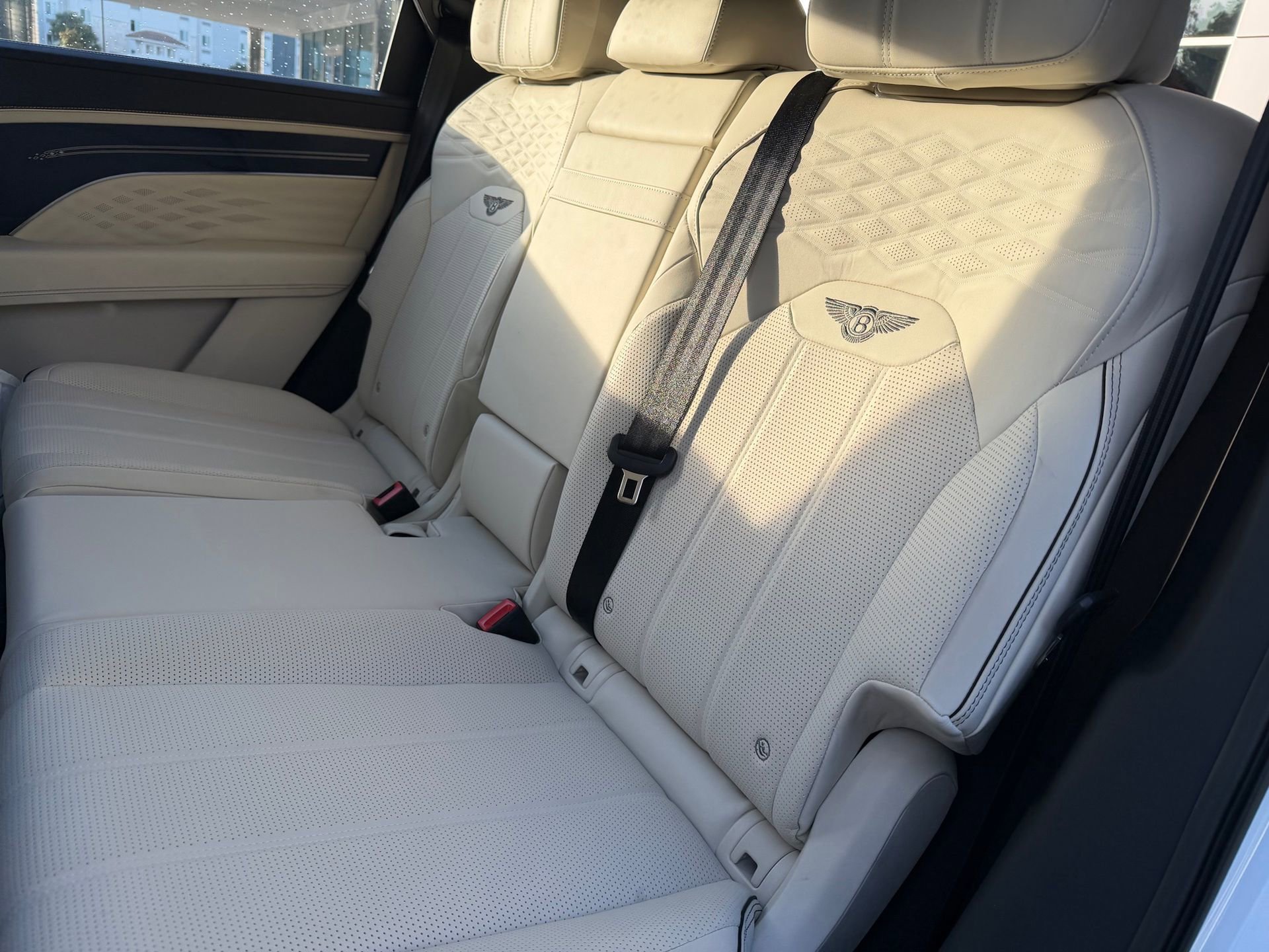 Used 2023 Bentley Bentayga Extended Wheelbase image 18