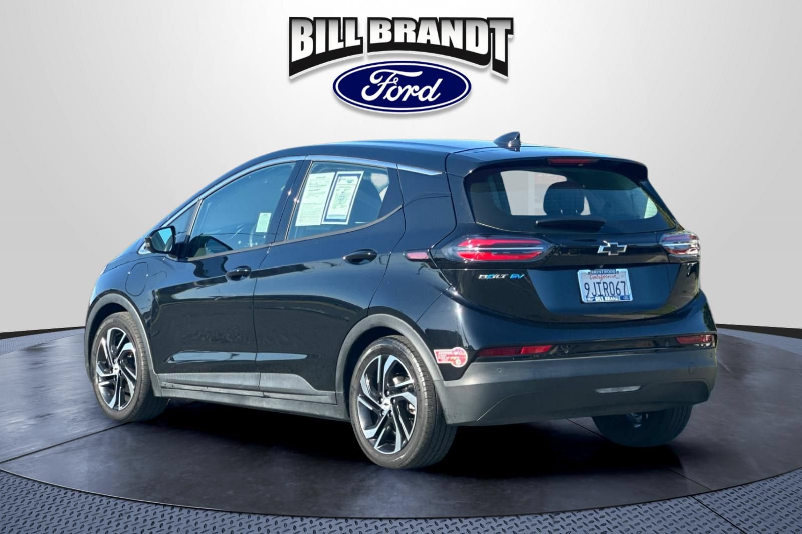 Used 2023 Chevrolet Bolt LT w/ Infotainment Package FWD image 5