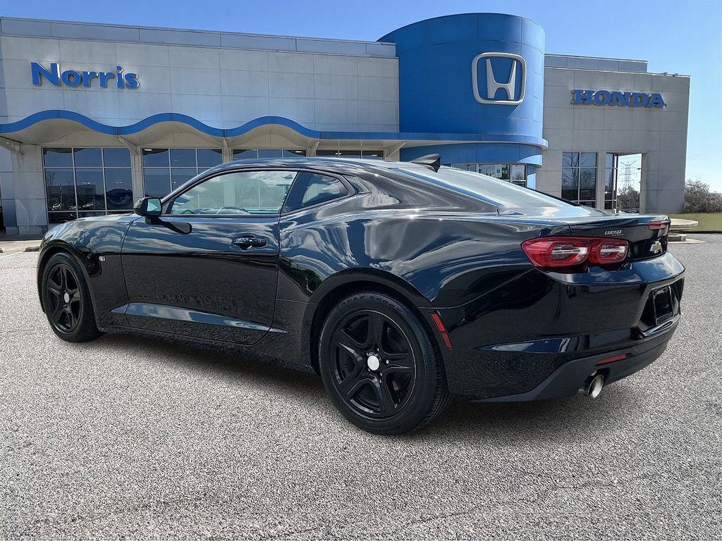 Used 2019 Chevrolet Camaro LT RWD image 3