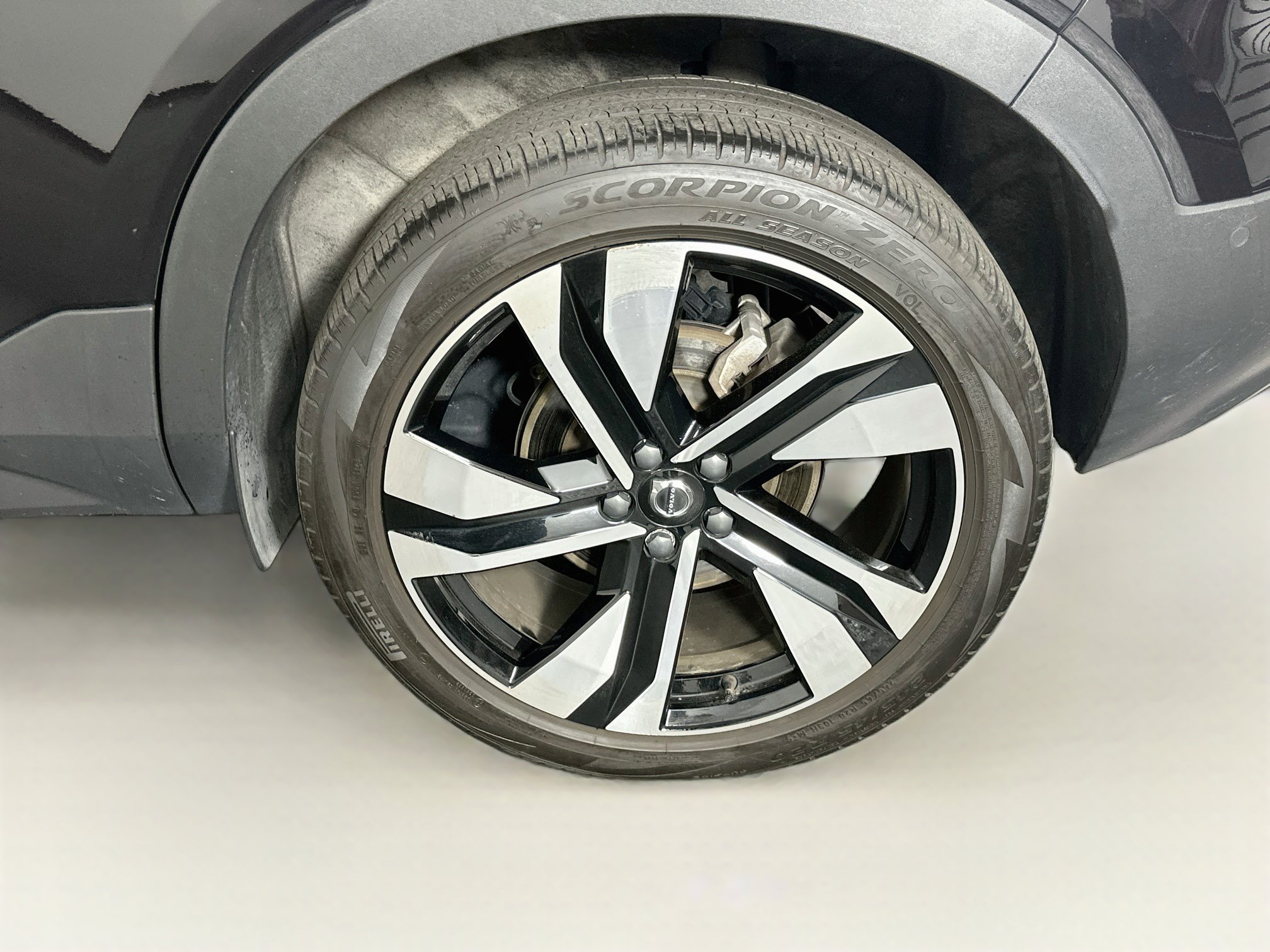 Used 2024 Volvo XC40 B5 Plus w/ Protection Package Premier AWD/4WD image 11