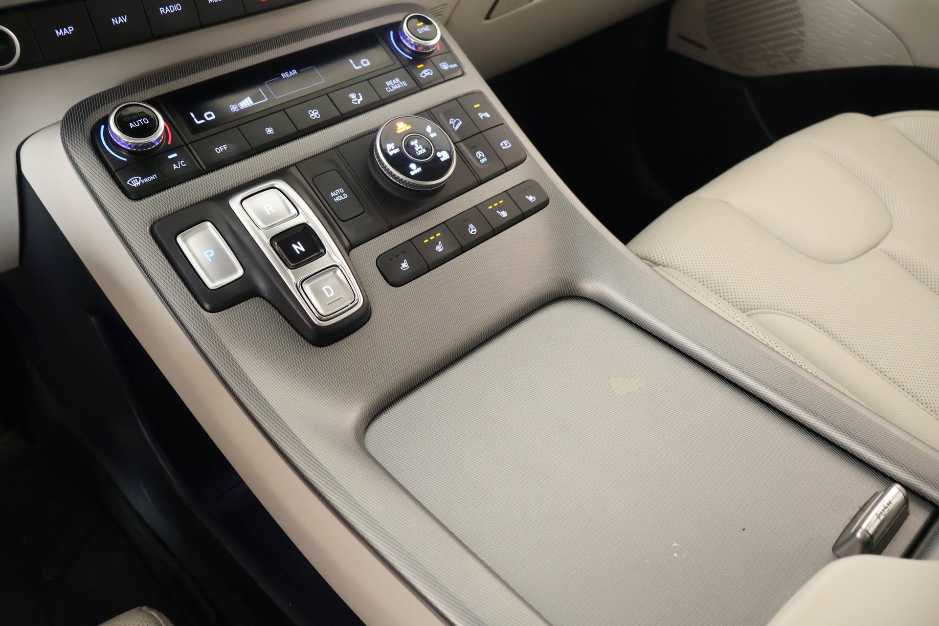 Used 2023 Hyundai Palisade Limited w/ Cargo Package image 9