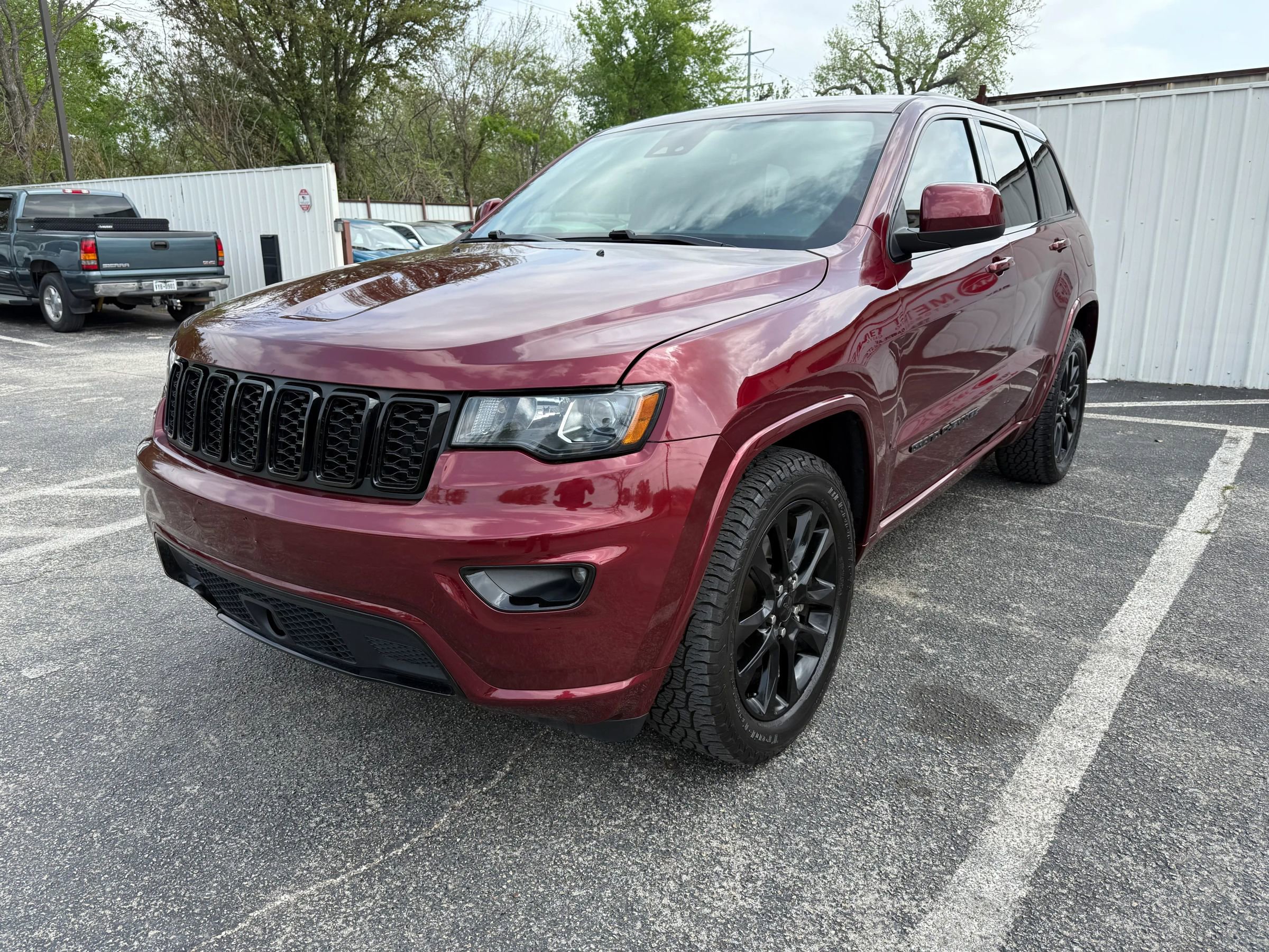 Used 2021 Jeep Grand Cherokee Laredo X AWD/4WD image 1