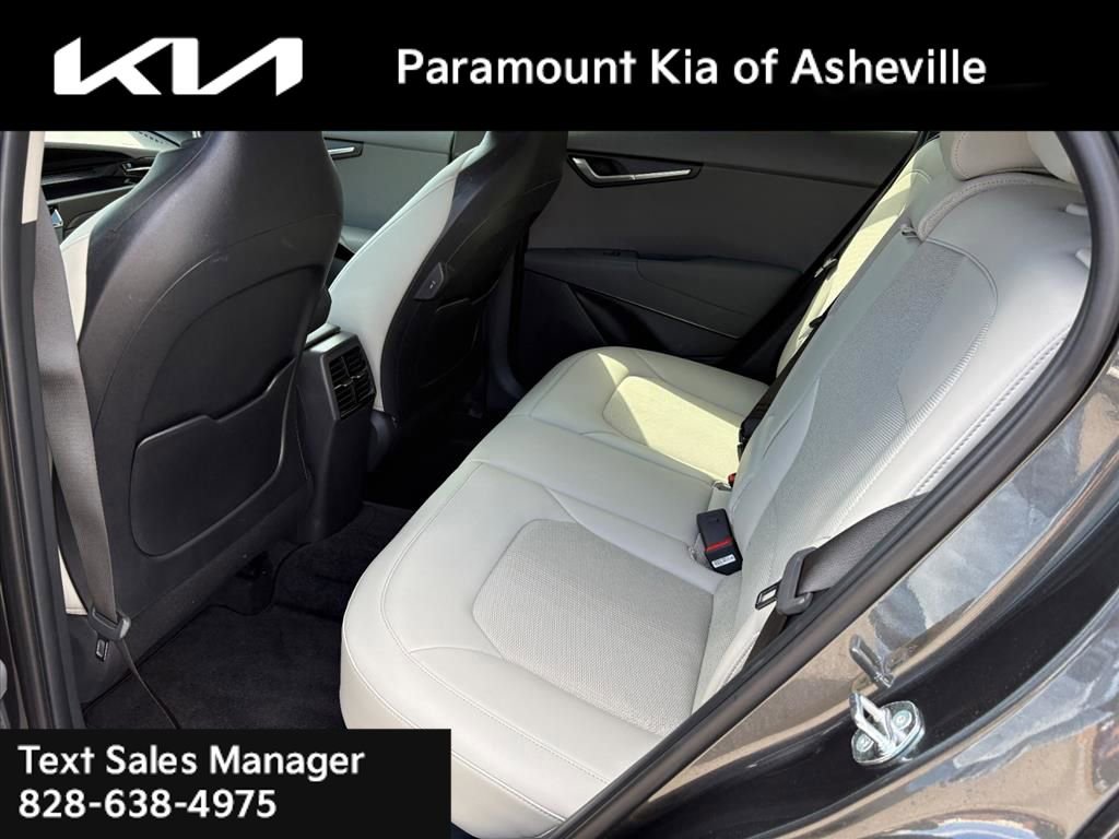 Certified 2025 Kia Niro EX image 21