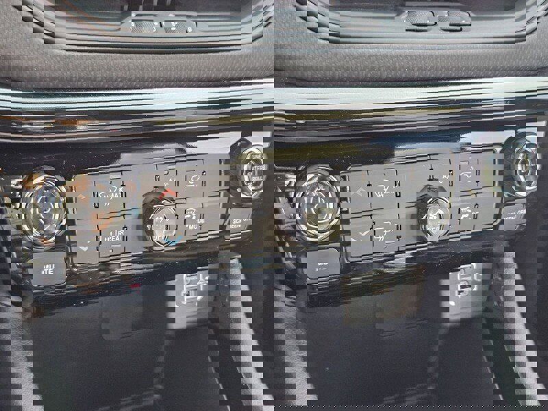 New 2026 Jeep Compass Latitude image 18