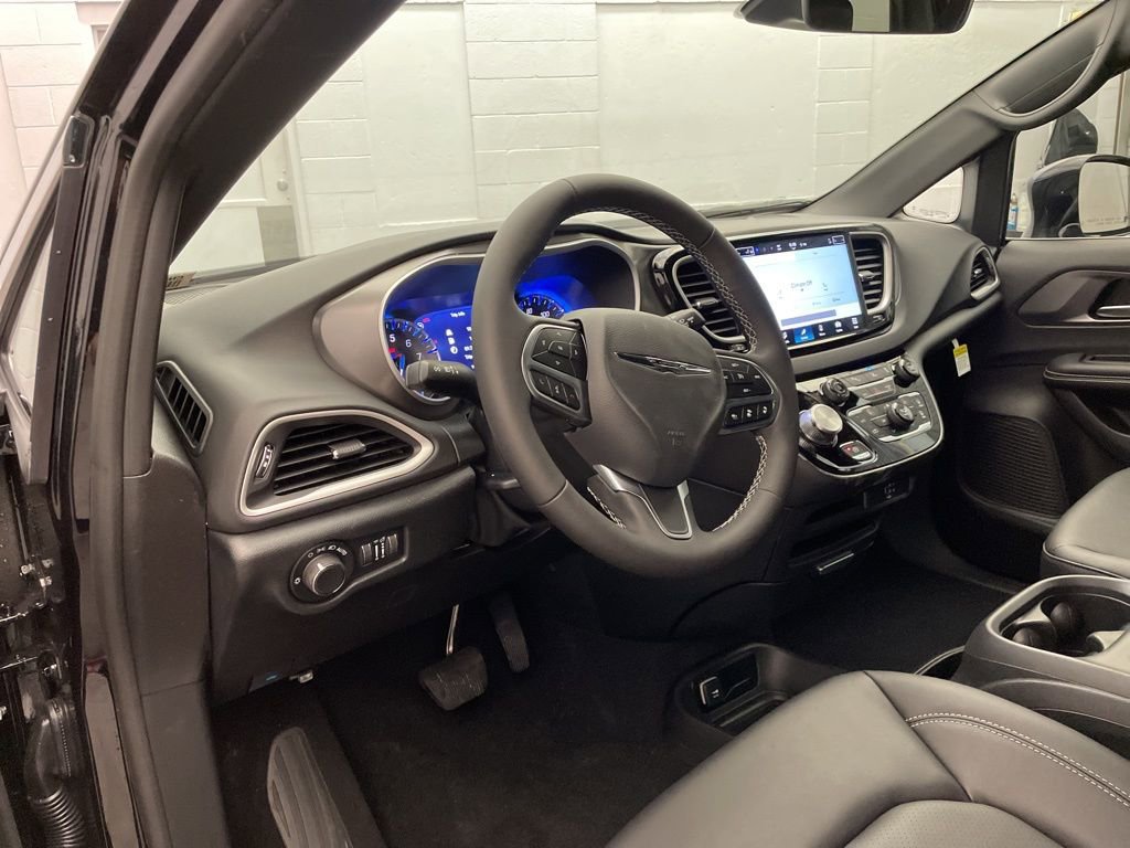 New 2026 Chrysler Voyager LX FWD image 13