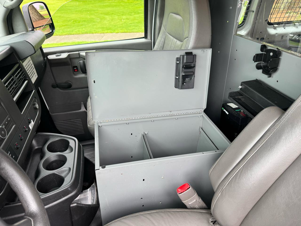 Used 2013 Chevrolet Express 2500 RWD image 19