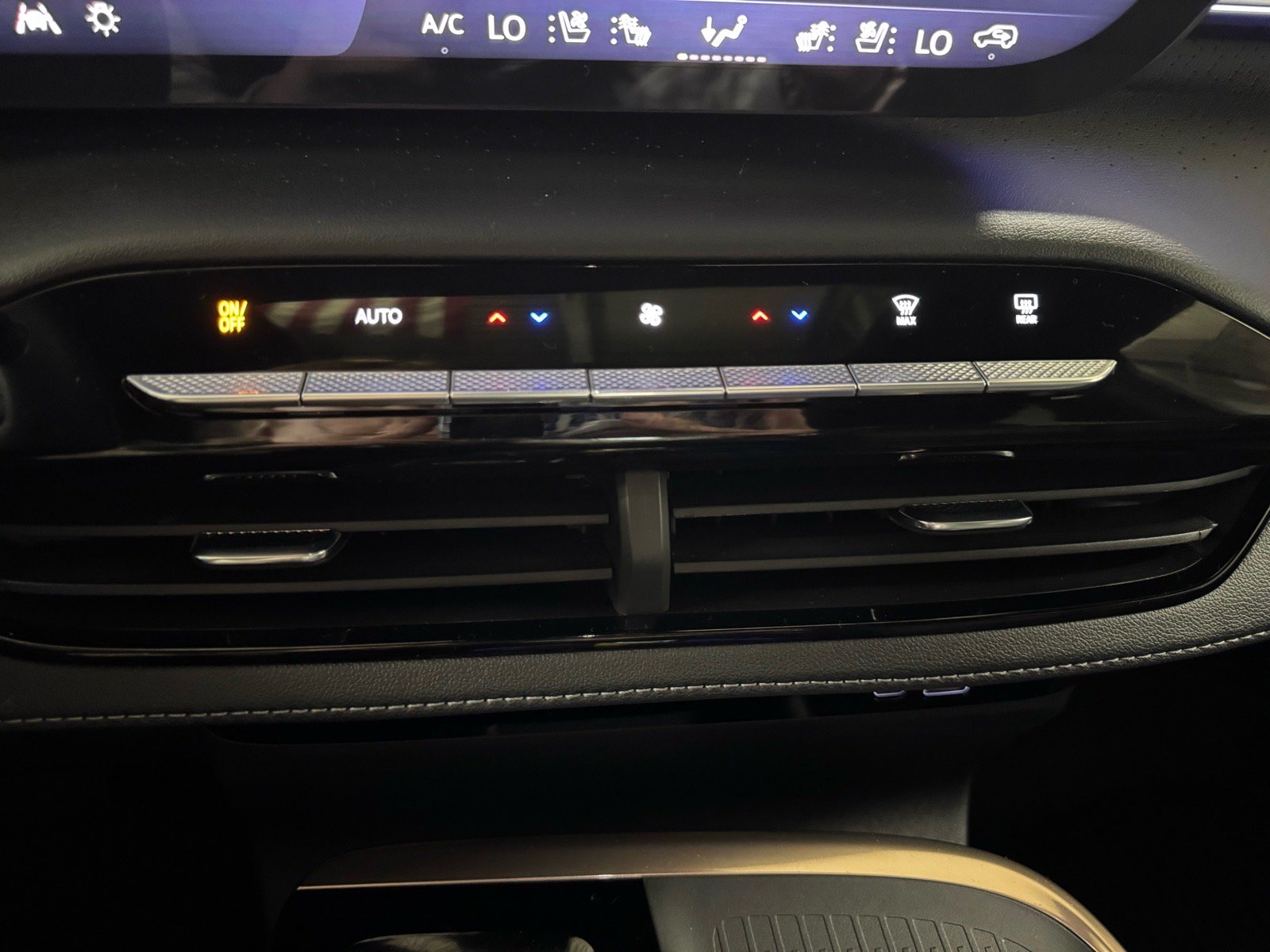 Certified 2026 Buick Enclave Avenir w/ Super Cruise Package AWD/4WD image 23