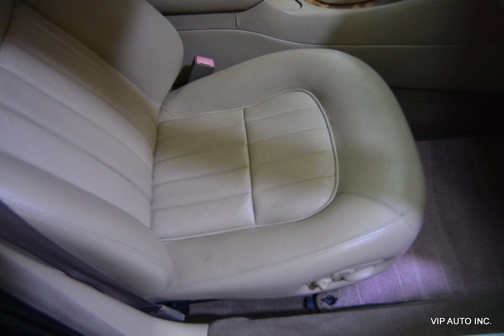Used 2000 Jaguar XJ8 image 17
