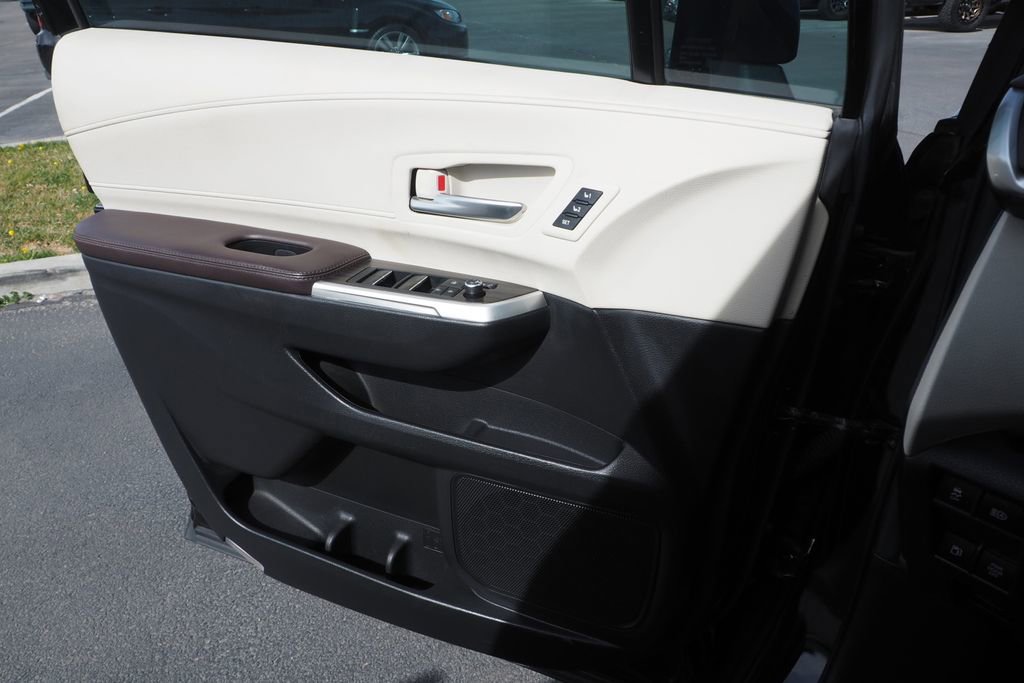 Used 2023 Toyota Sienna Platinum image 15