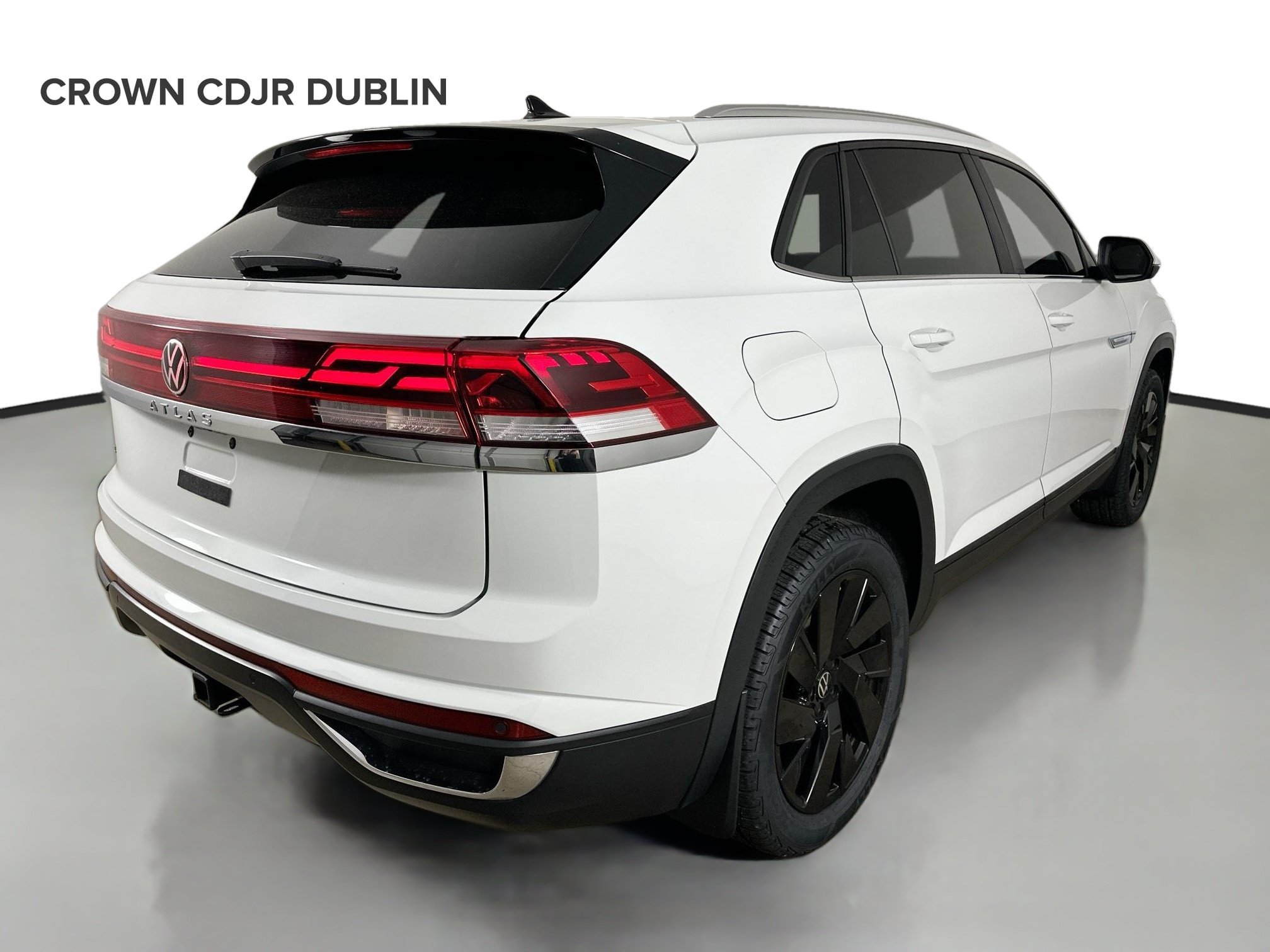 Used 2024 Volkswagen Atlas Cross Sport SE w/ Panoramic Sunroof Package FWD image 5