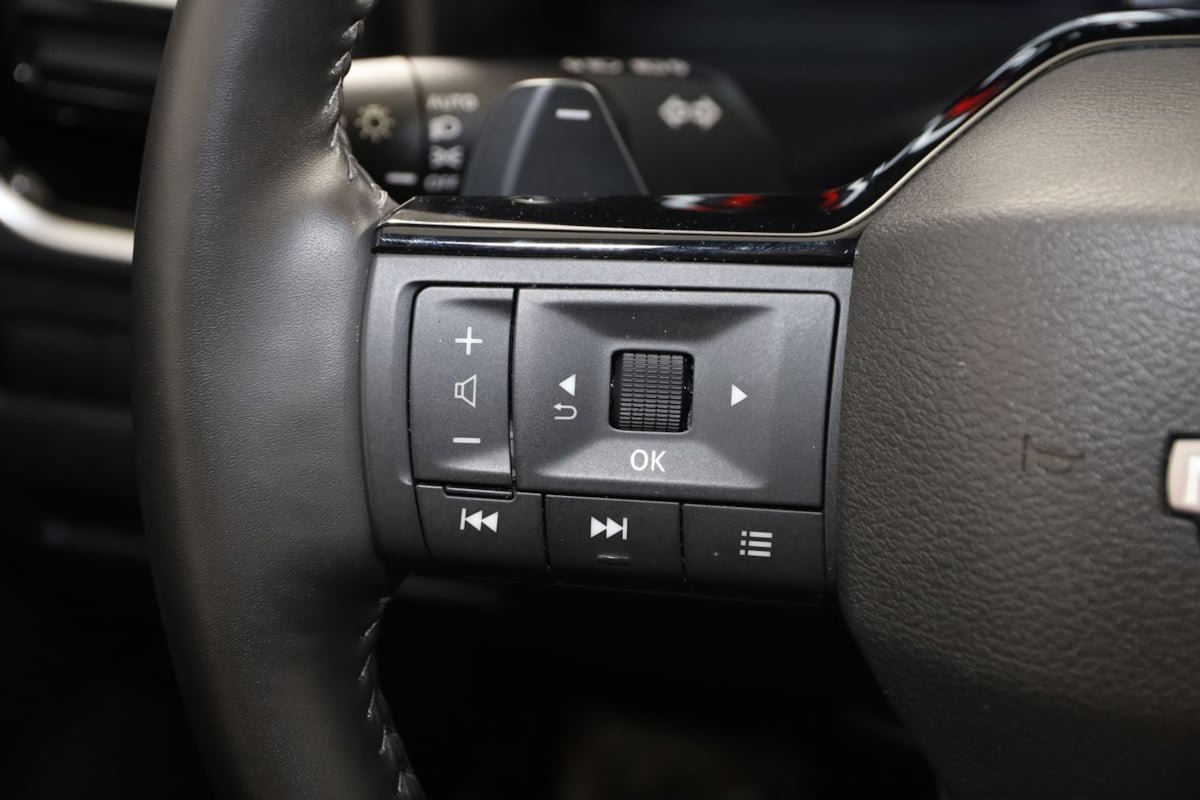 Used 2025 Nissan Rogue SL w/ Tech Package FWD image 37