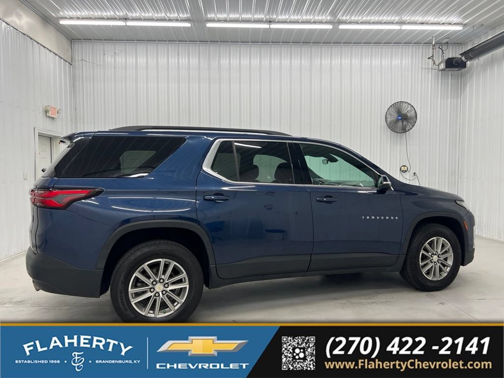 Used 2022 Chevrolet Traverse LT FWD image 2