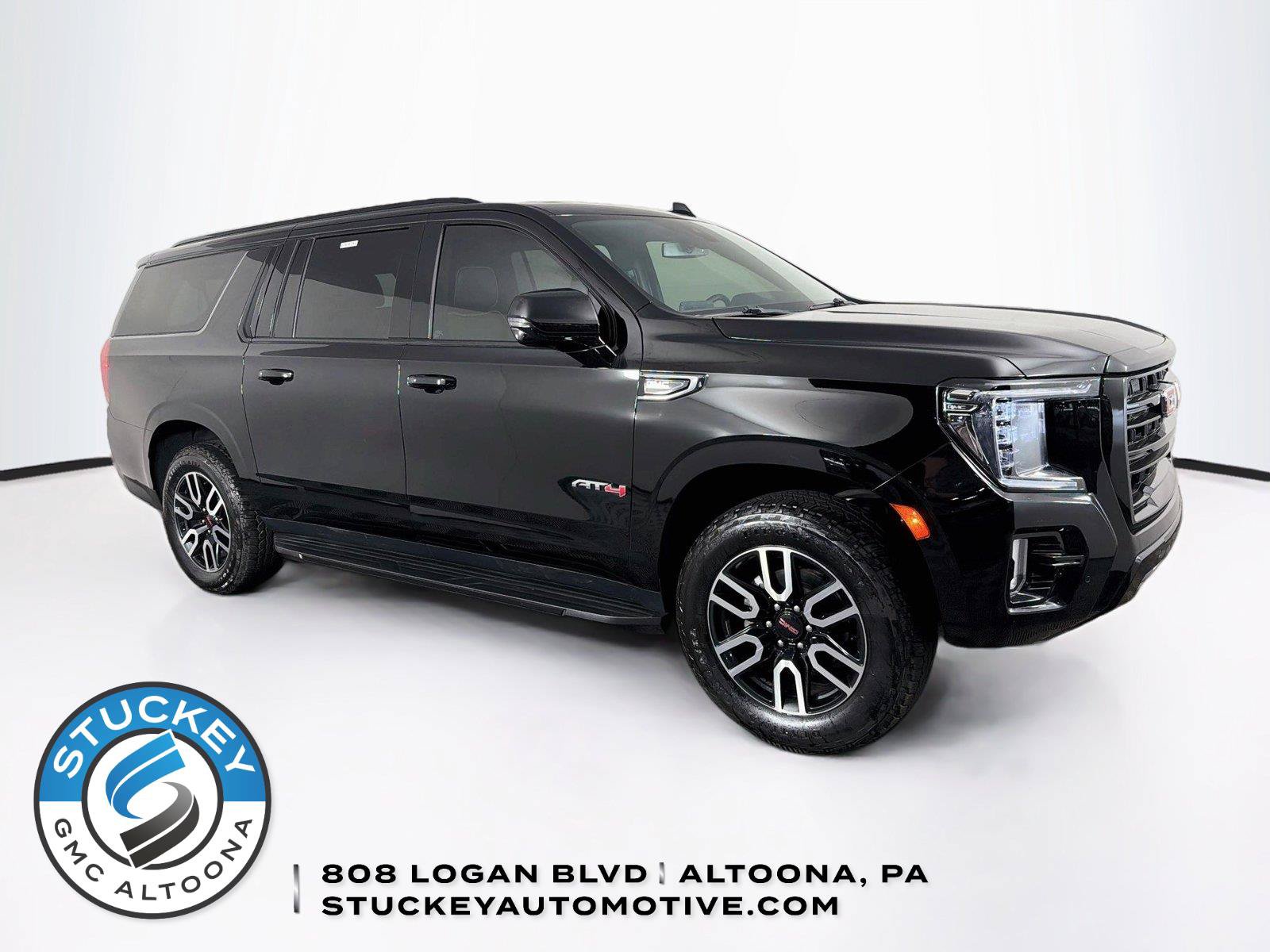 Used 2022 GMC Yukon XL AT4 AWD/4WD image 1