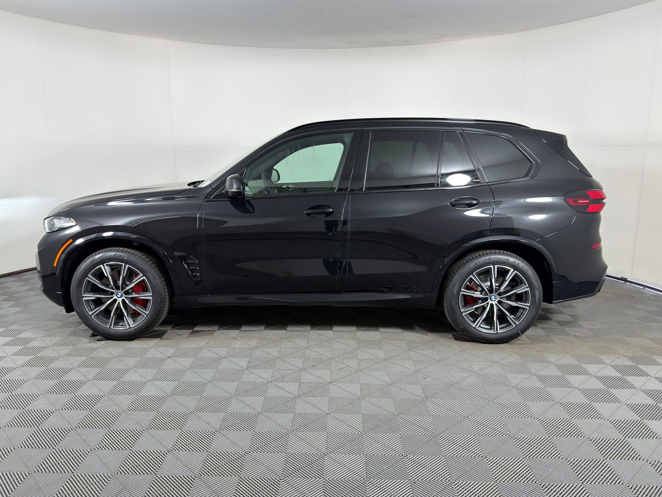 New 2026 BMW X5 sDrive40i w/ M Sport Package image 2