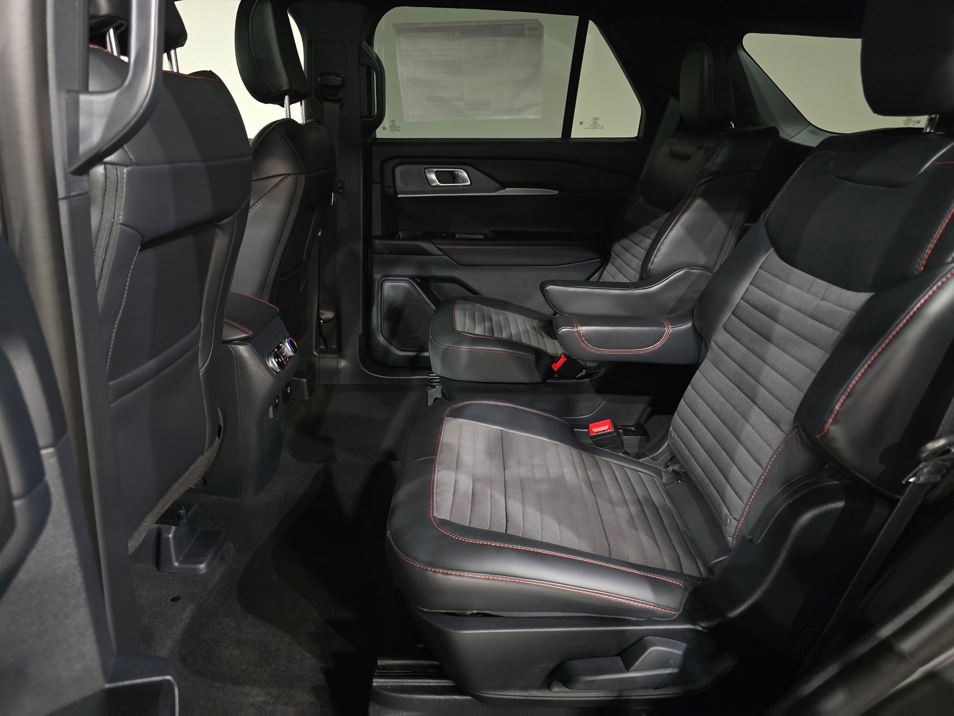 New 2026 Ford Explorer ST-Line w/ ST-Line Street Pack image 36