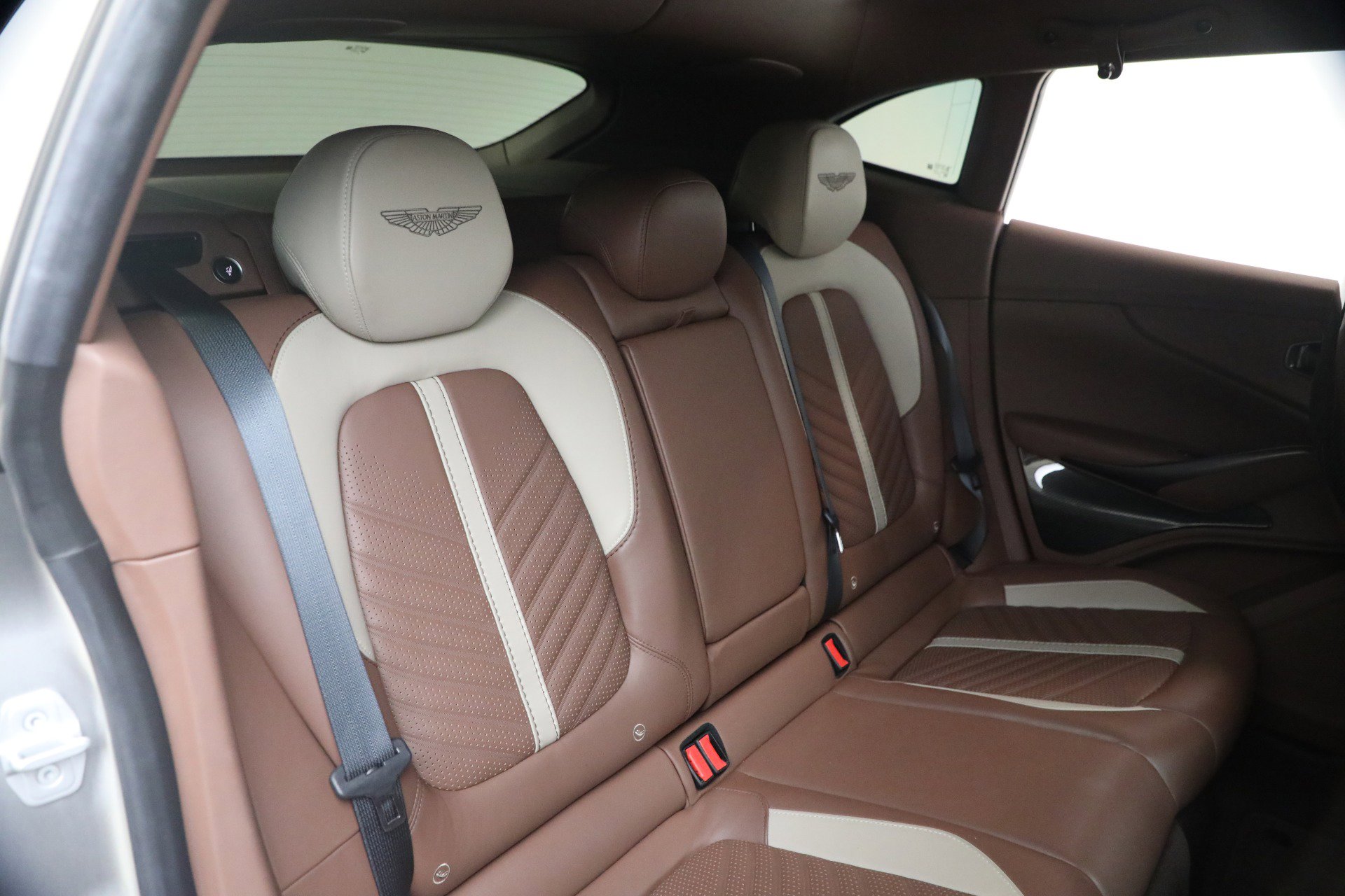 Used 2023 Aston Martin DBX 707 image 23