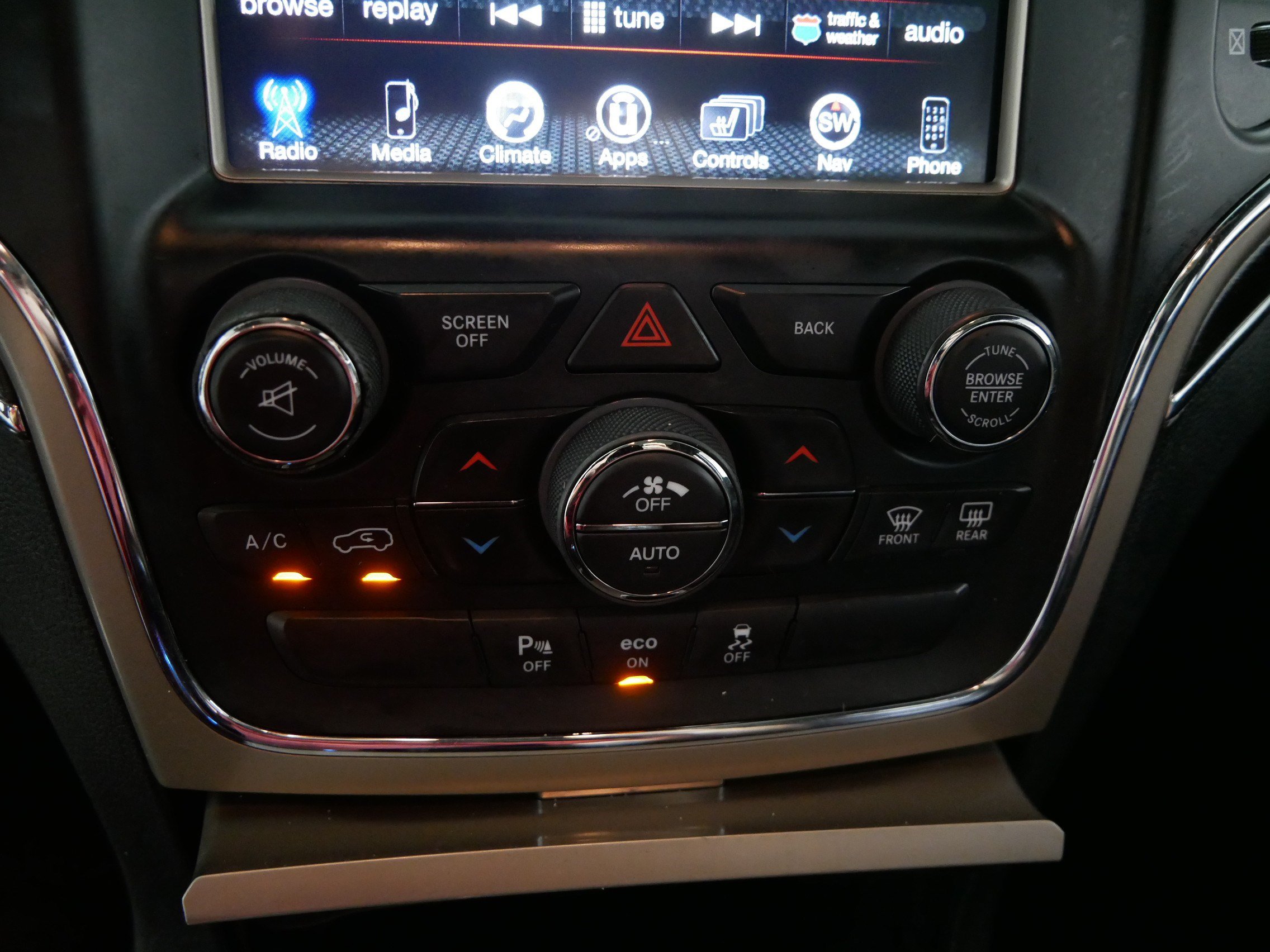 Used 2014 Jeep Grand Cherokee Limited w/ Luxury Group II AWD/4WD image 23