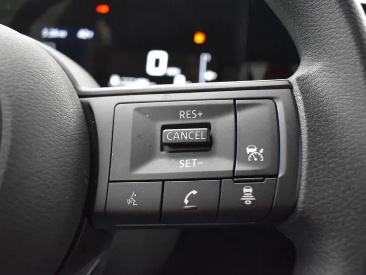 Used 2025 Nissan Kicks SV AWD/4WD image 22