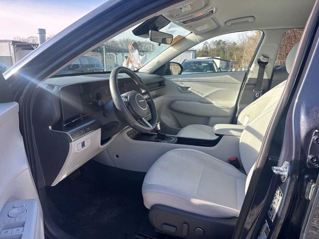 Used 2025 Hyundai Kona SEL image 13