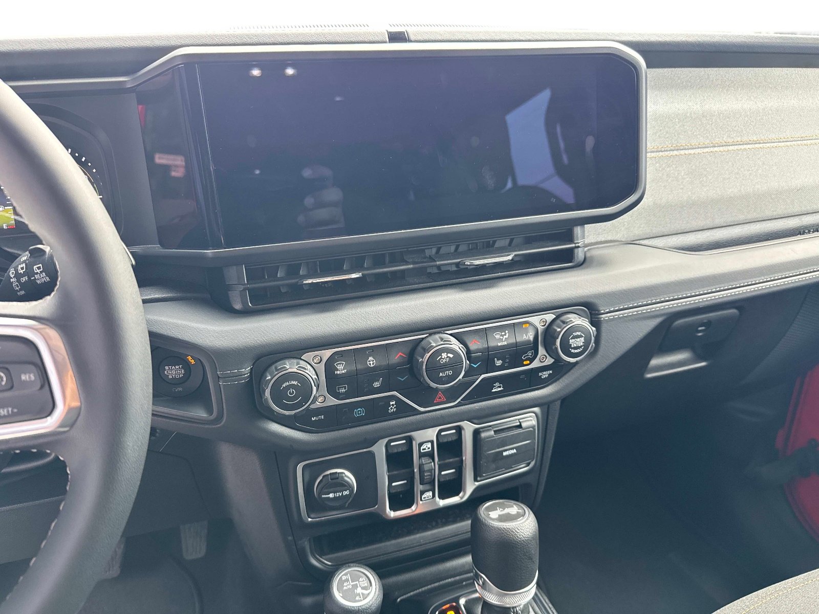 Used 2025 Jeep Wrangler Unlimited Sahara image 23