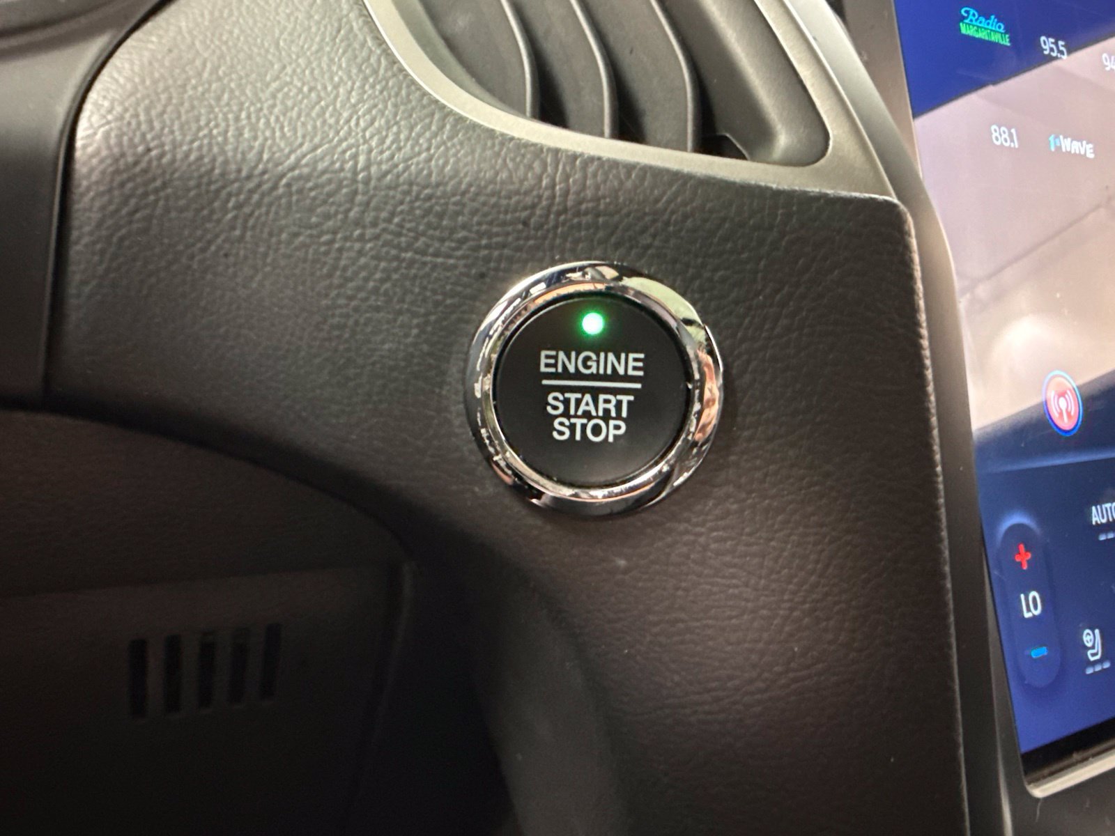 Used 2022 Ford Edge ST-Line AWD/4WD image 19