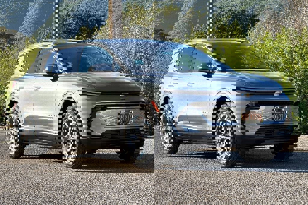 New 2026 Chevrolet Equinox EV LT image 2