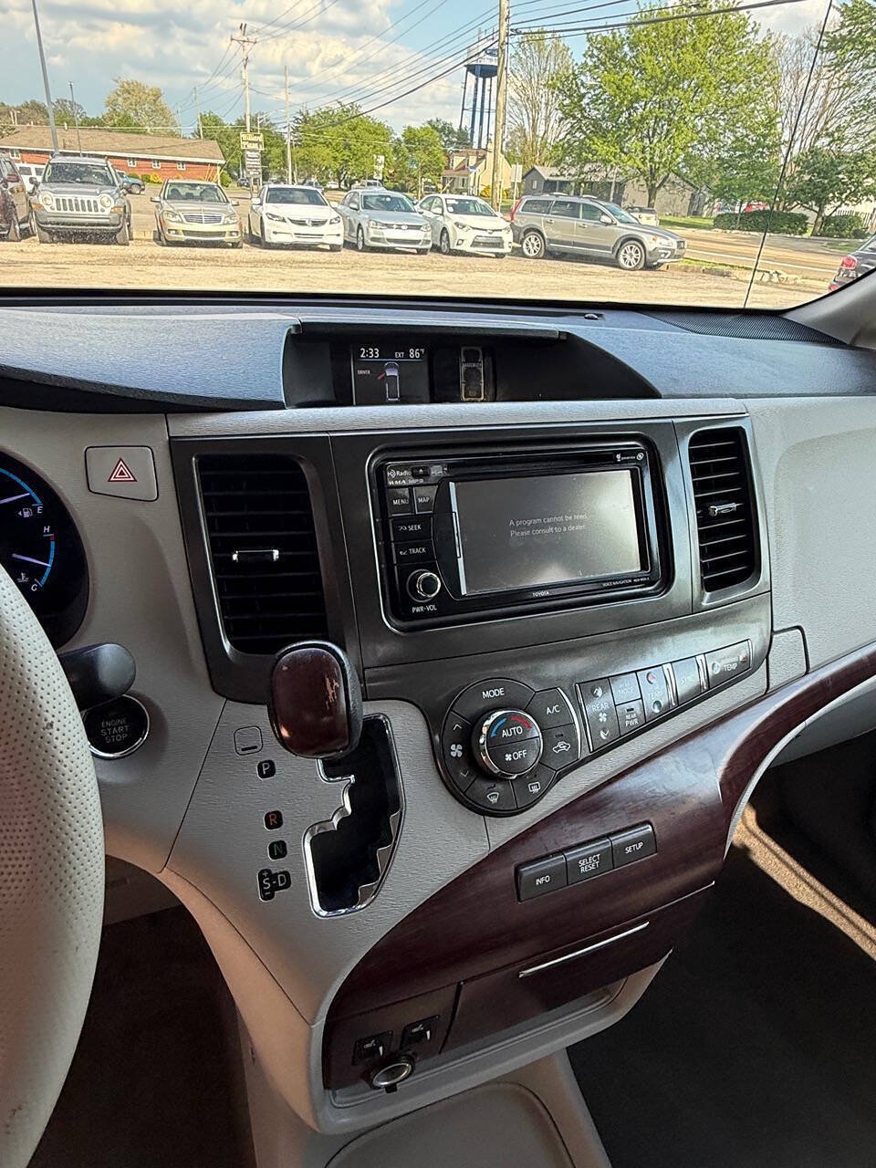 Used 2013 Toyota Sienna XLE FWD image 22